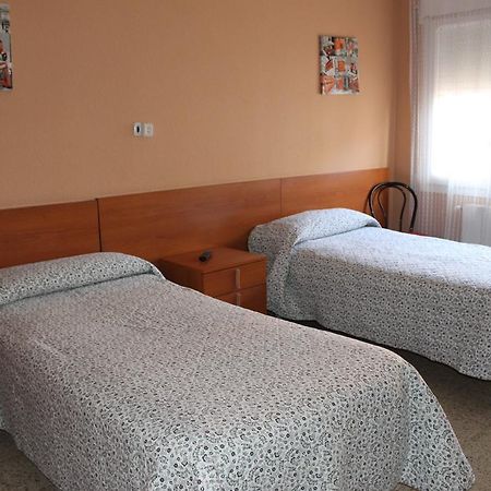 Hostal Cal Siles El Prat de Llobregat Exterior photo