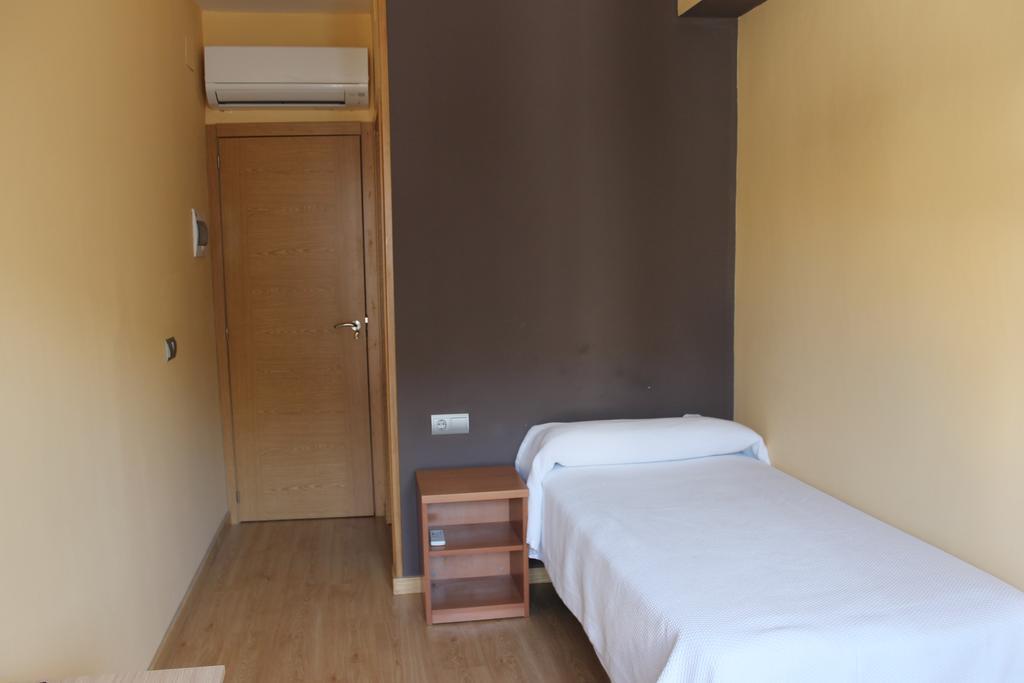 Hostal Cal Siles El Prat de Llobregat Exterior photo