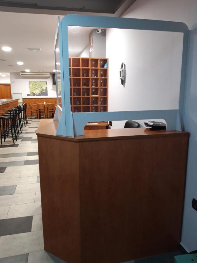 Hostal Cal Siles El Prat de Llobregat Exterior photo
